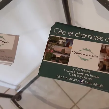 לינה וארוחת בוקר L'abri D'emilie - D'hotes 3*